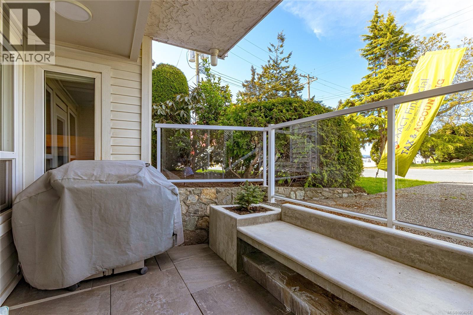 #103 1351 Esquimalt Rd - 23
