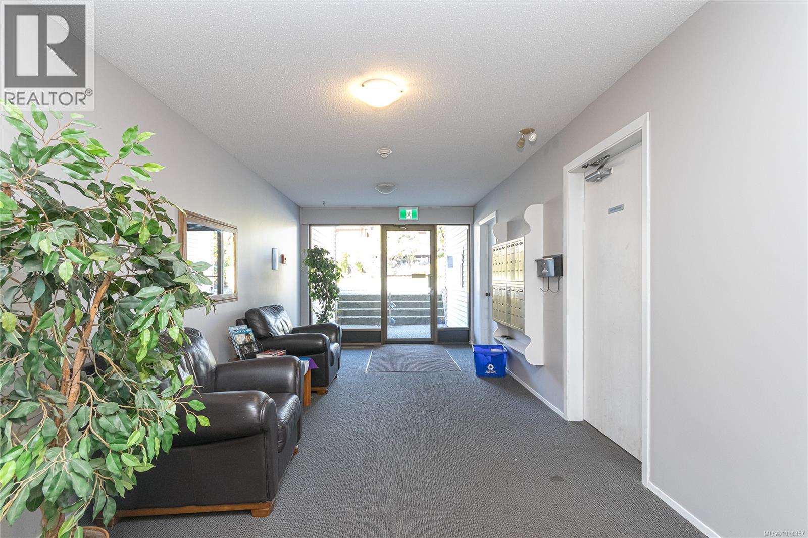 #103 1351 Esquimalt Rd - 4