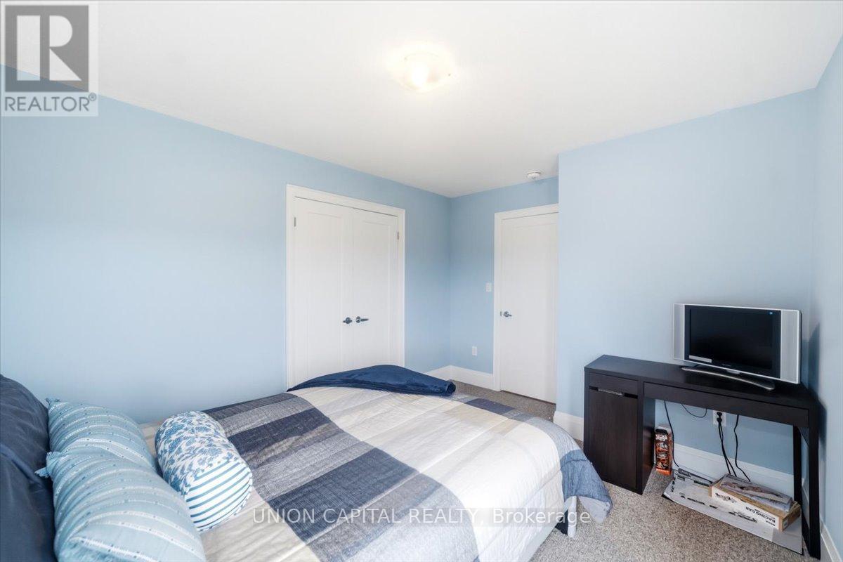 75 BETHPAGE CRESCENT - 21