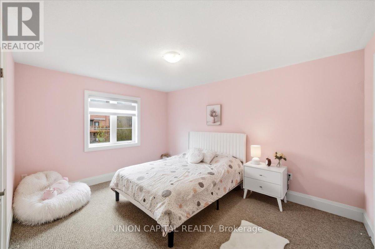 75 BETHPAGE CRESCENT - 33