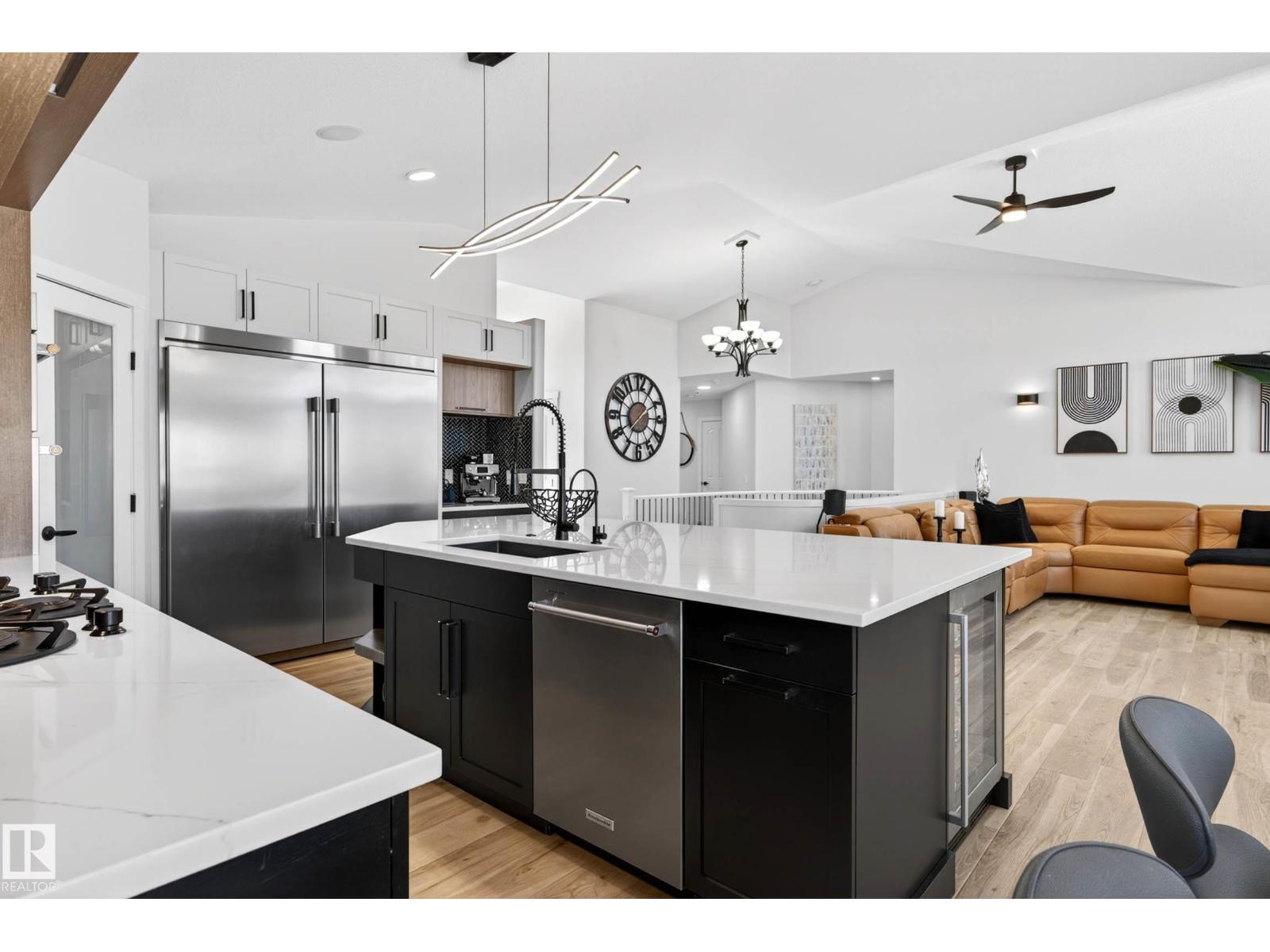 324 CUTTS CT NW, Edmonton