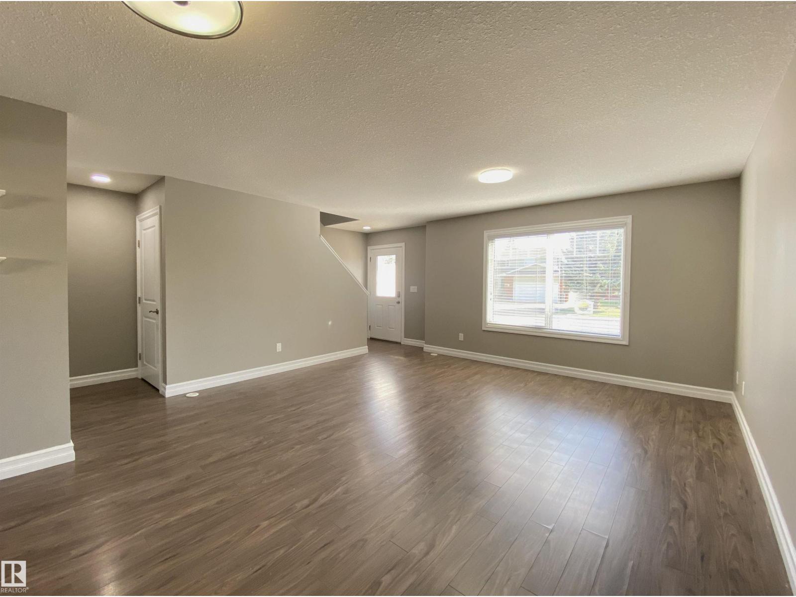 1520 105 ST NW - 4
