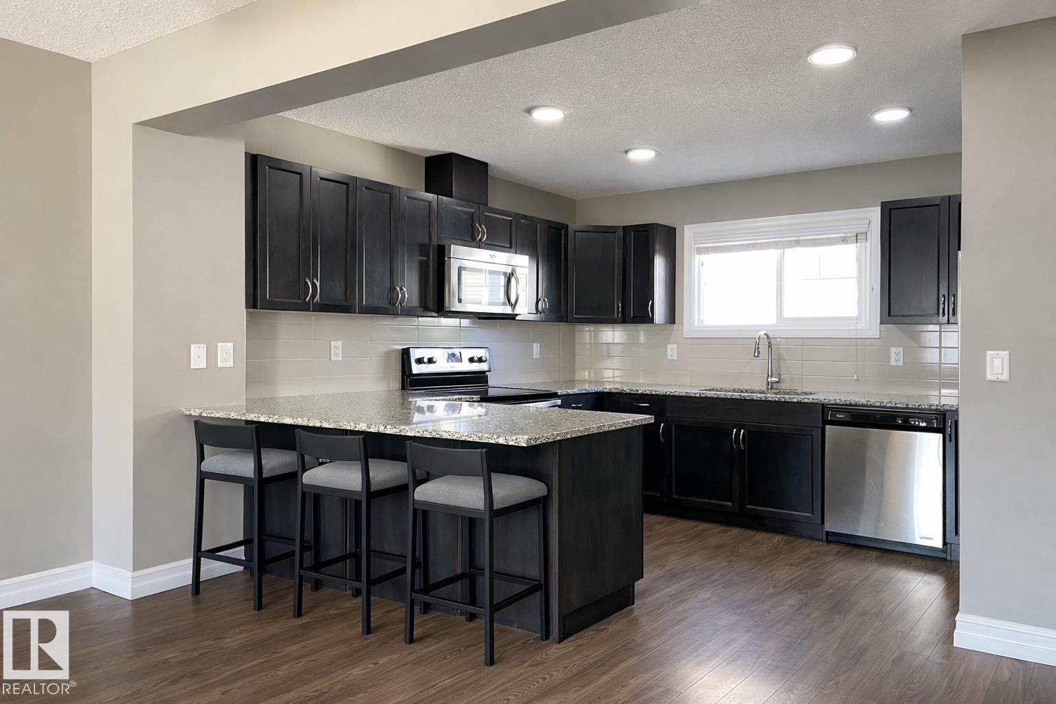 1520 105 ST NW - 11