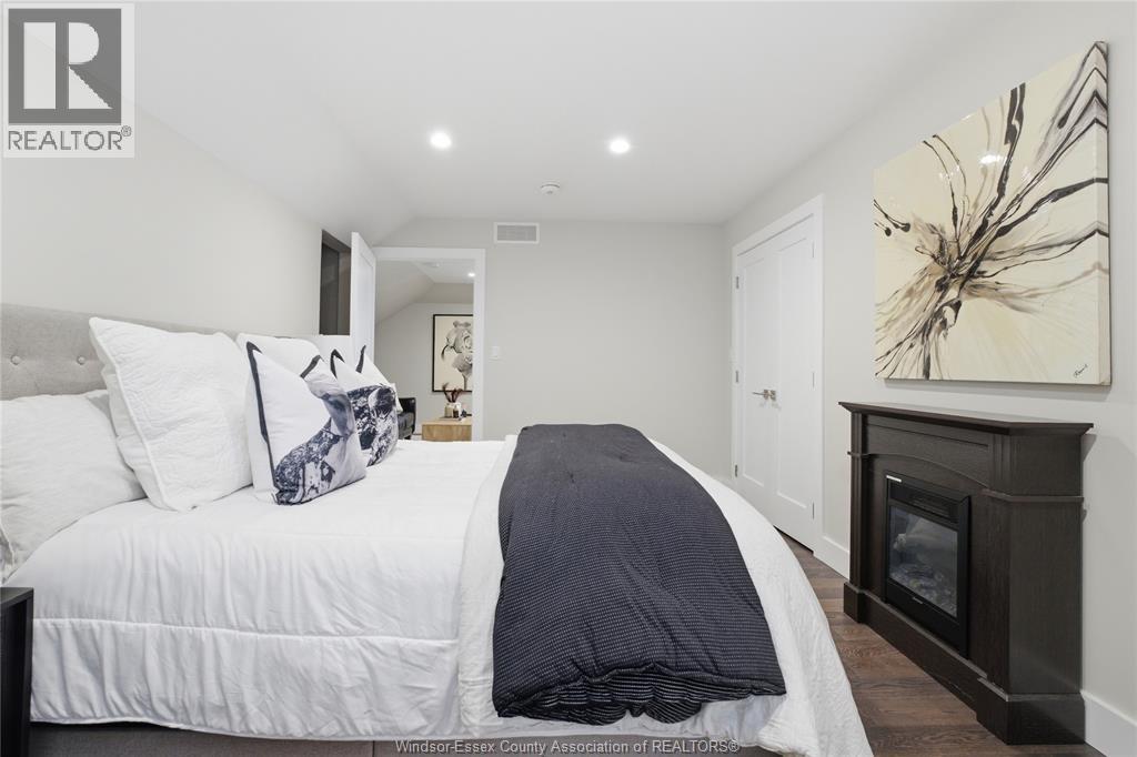 1094 ROSELAND DRIVE South, Windsor, Ontario, N9G1T8 — Photo 42