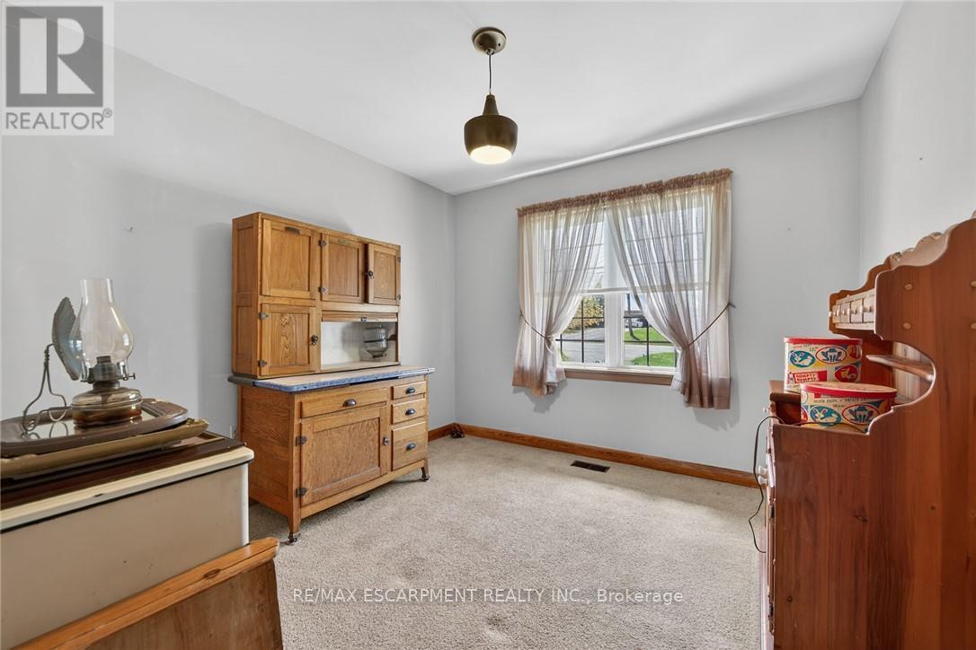 46 ERIE STREET N - 22