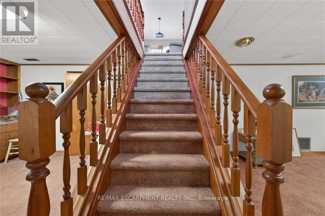 46 ERIE STREET N - 24