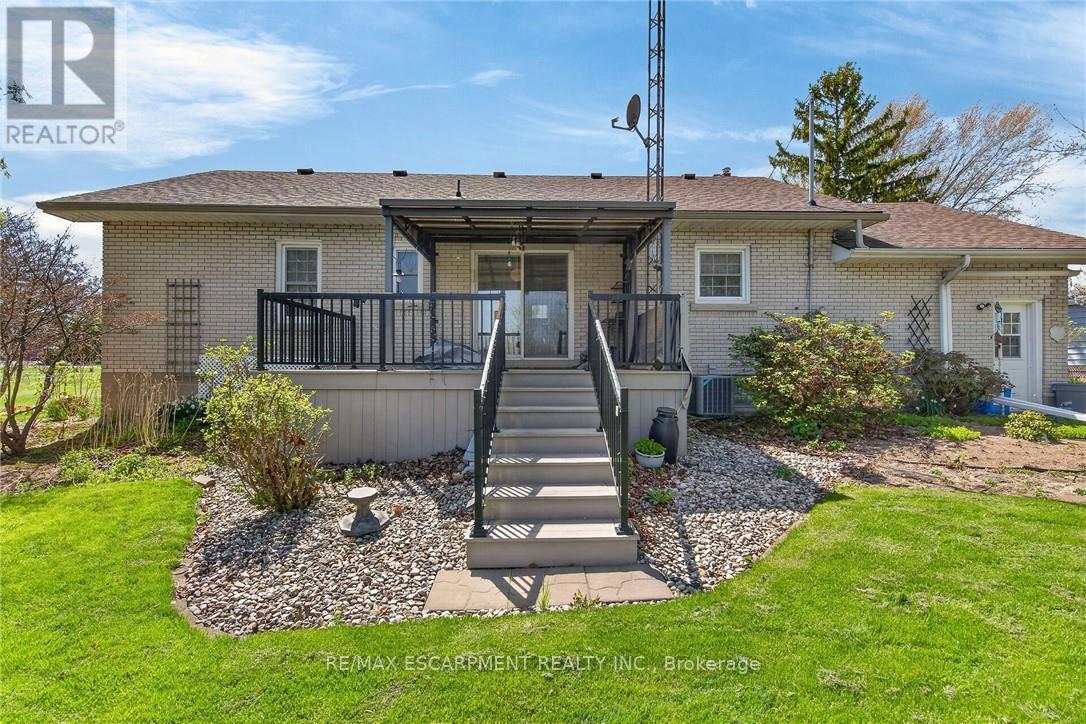 46 ERIE STREET N - 32