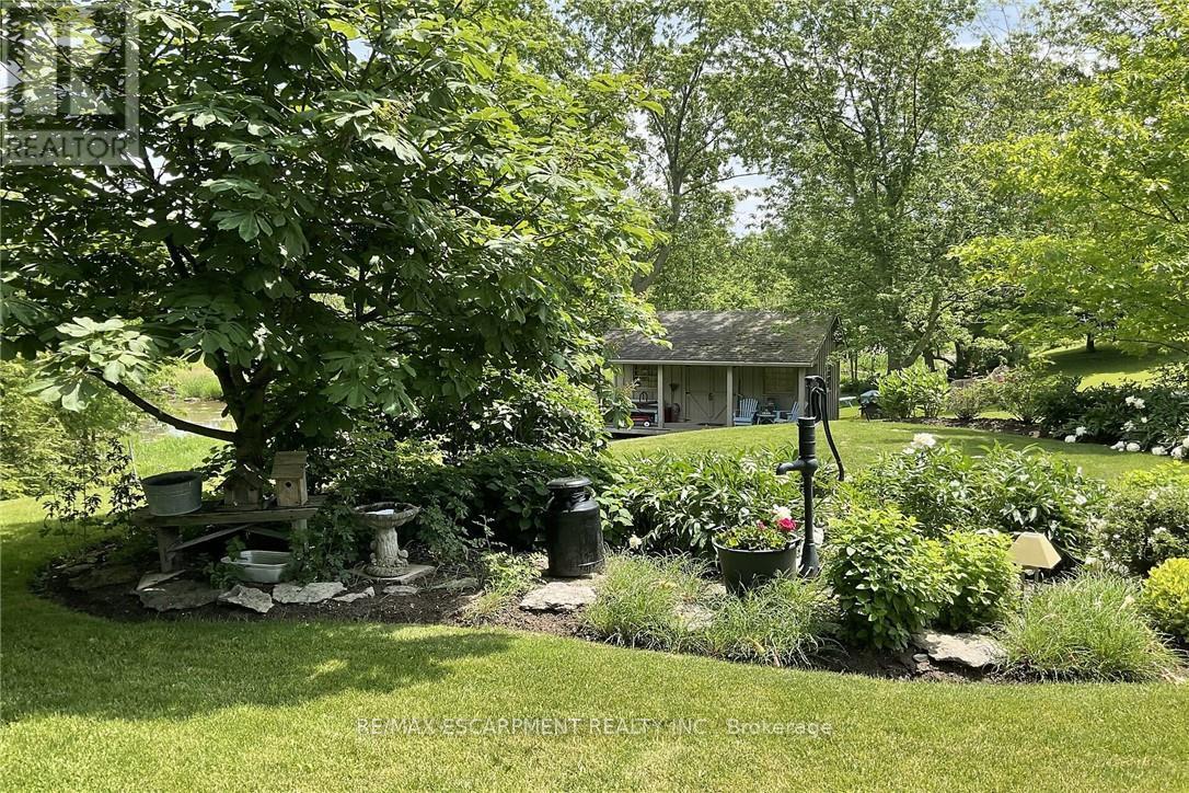 46 ERIE STREET N - 35