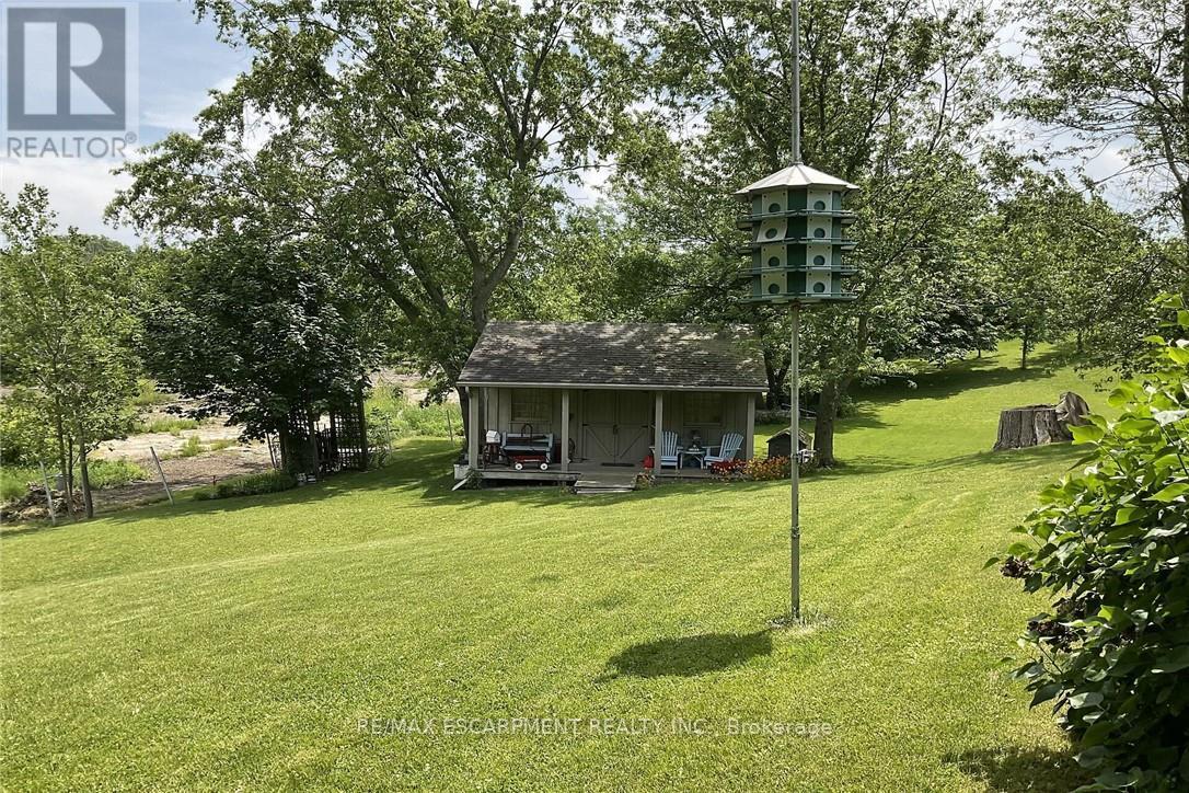 46 ERIE STREET N - 36