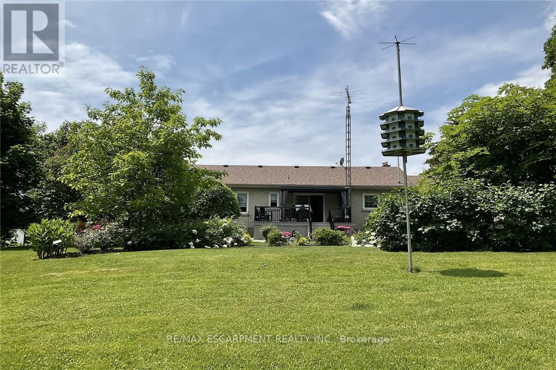 46 ERIE STREET N - 42