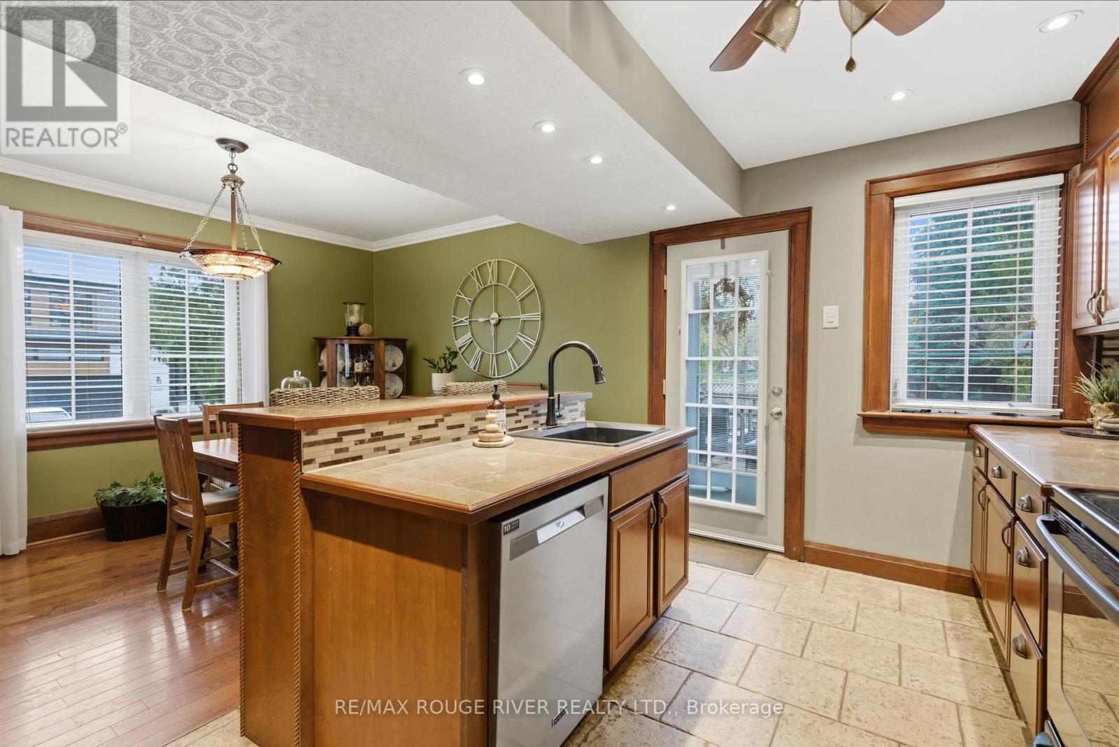114 MCLAUGHLIN BOULEVARD - 14