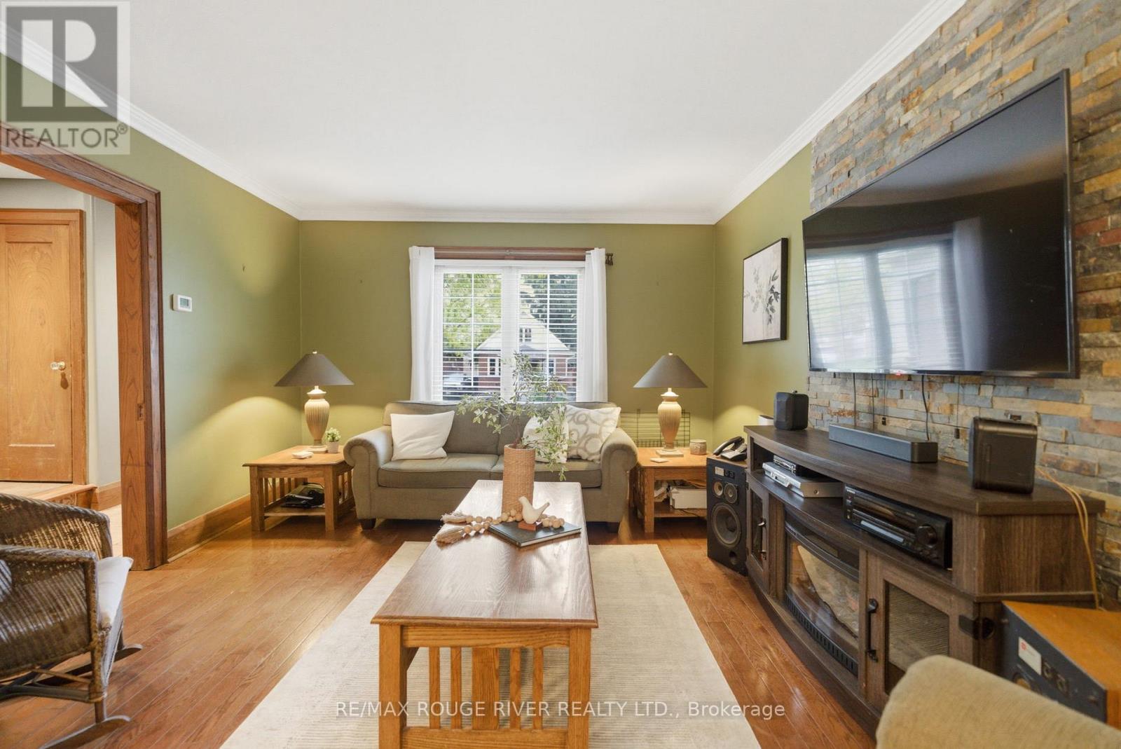 114 MCLAUGHLIN BOULEVARD - 4