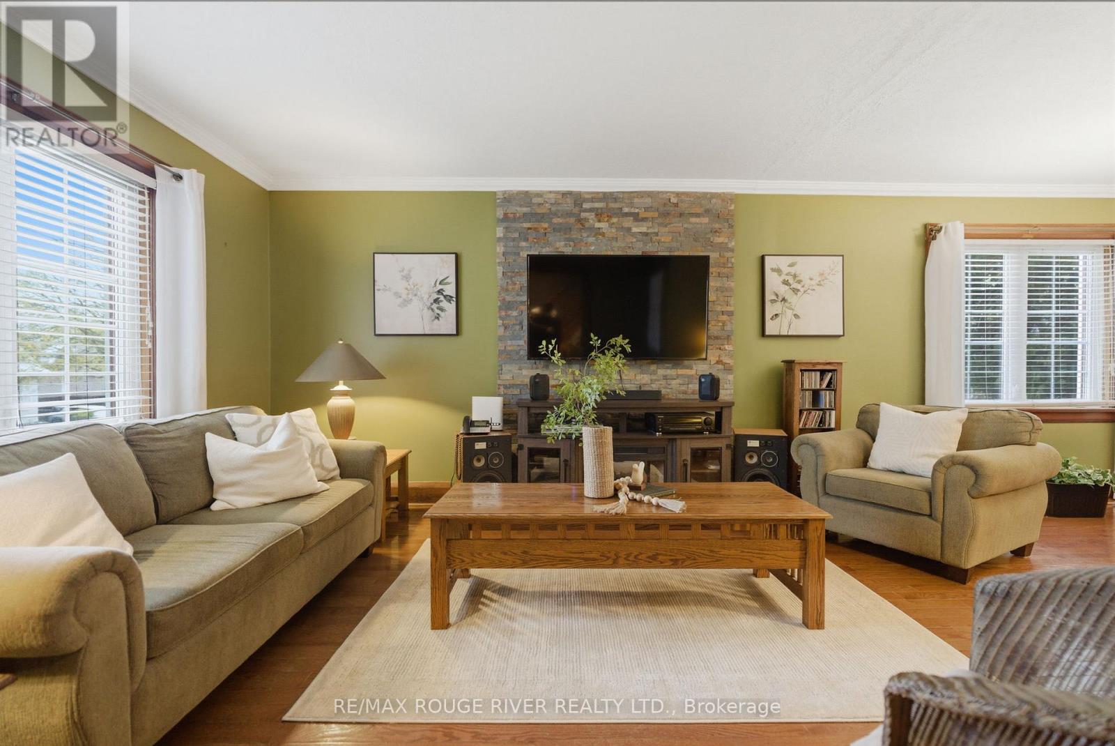 114 MCLAUGHLIN BOULEVARD - 6