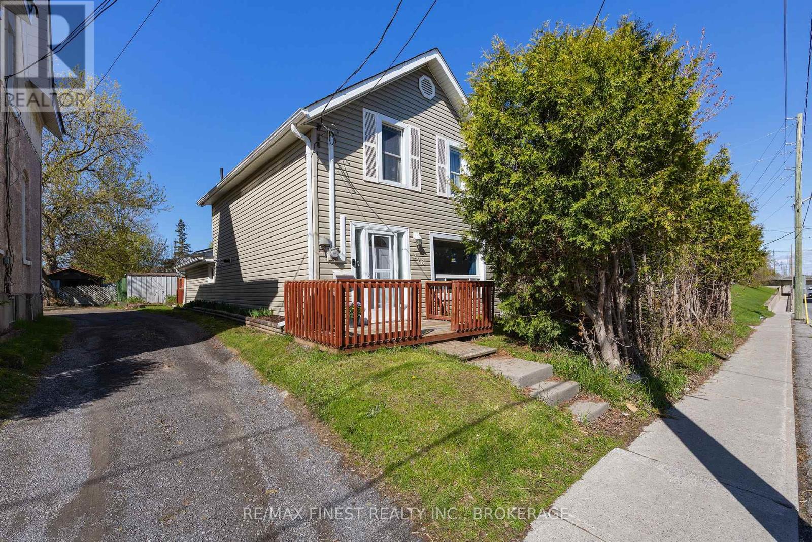 278 CENTRE STREET N - Image 2