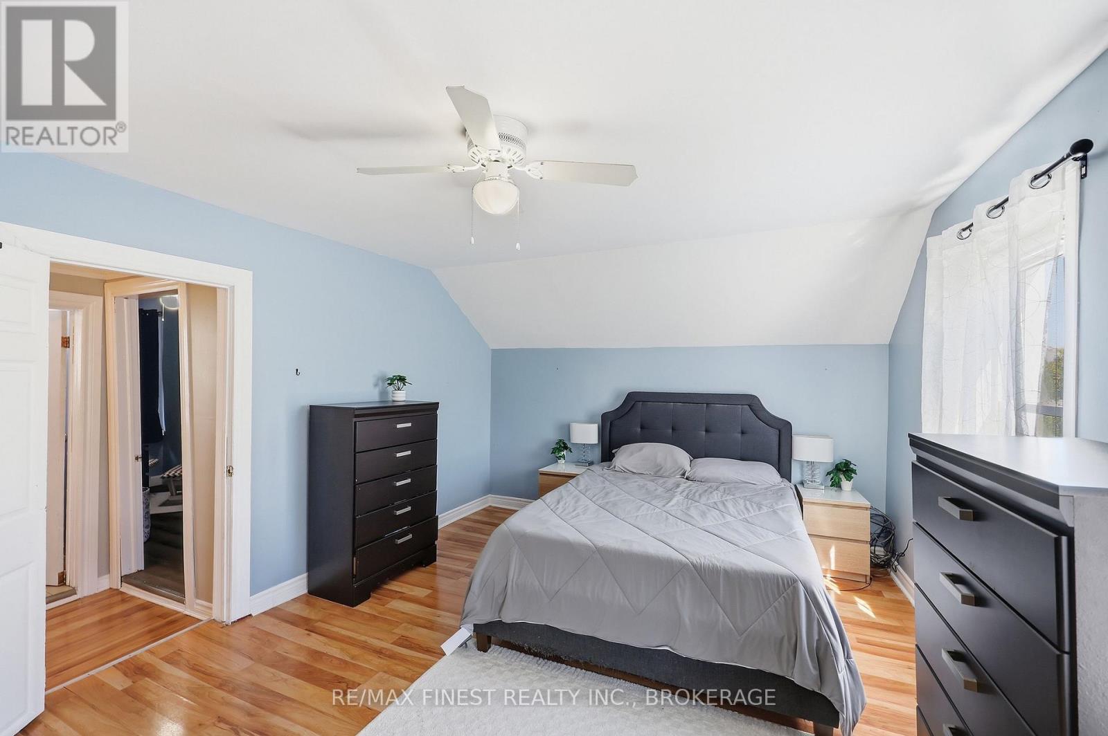 278 CENTRE STREET N - 22