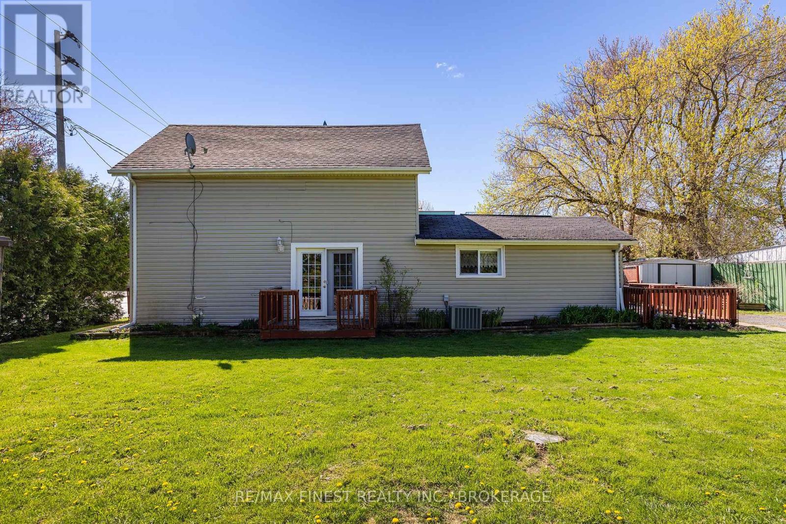 278 CENTRE STREET N - 35
