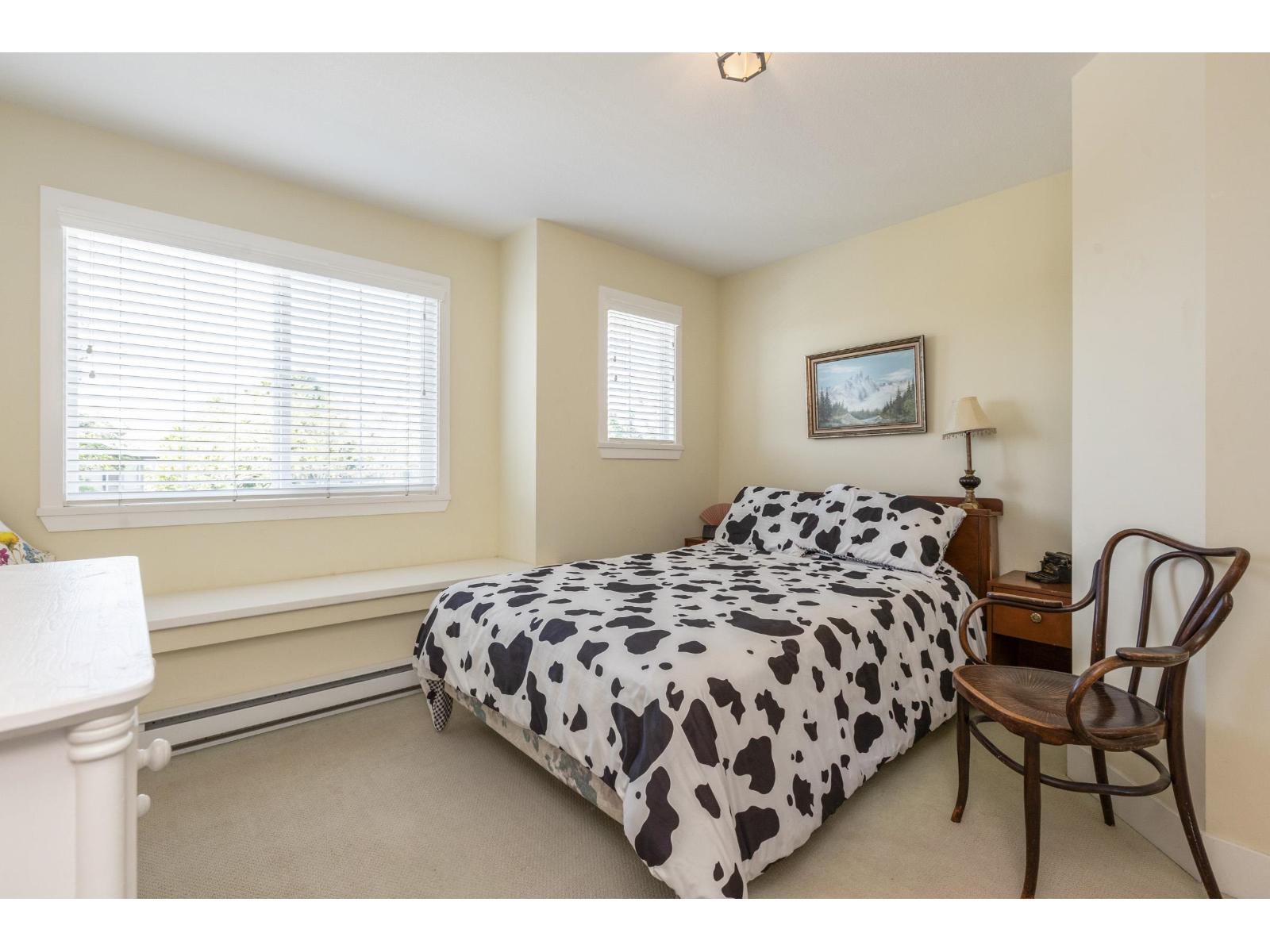 3 Bed, 3 Bath House for Sale in Surrey – 6880 190 STREET, Surrey - Image 3