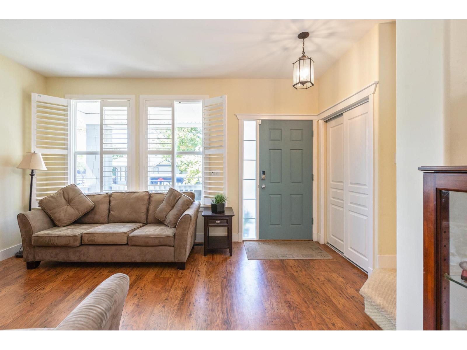 3 Bed, 3 Bath House for Sale in Surrey – 6880 190 STREET, Surrey - Image 12