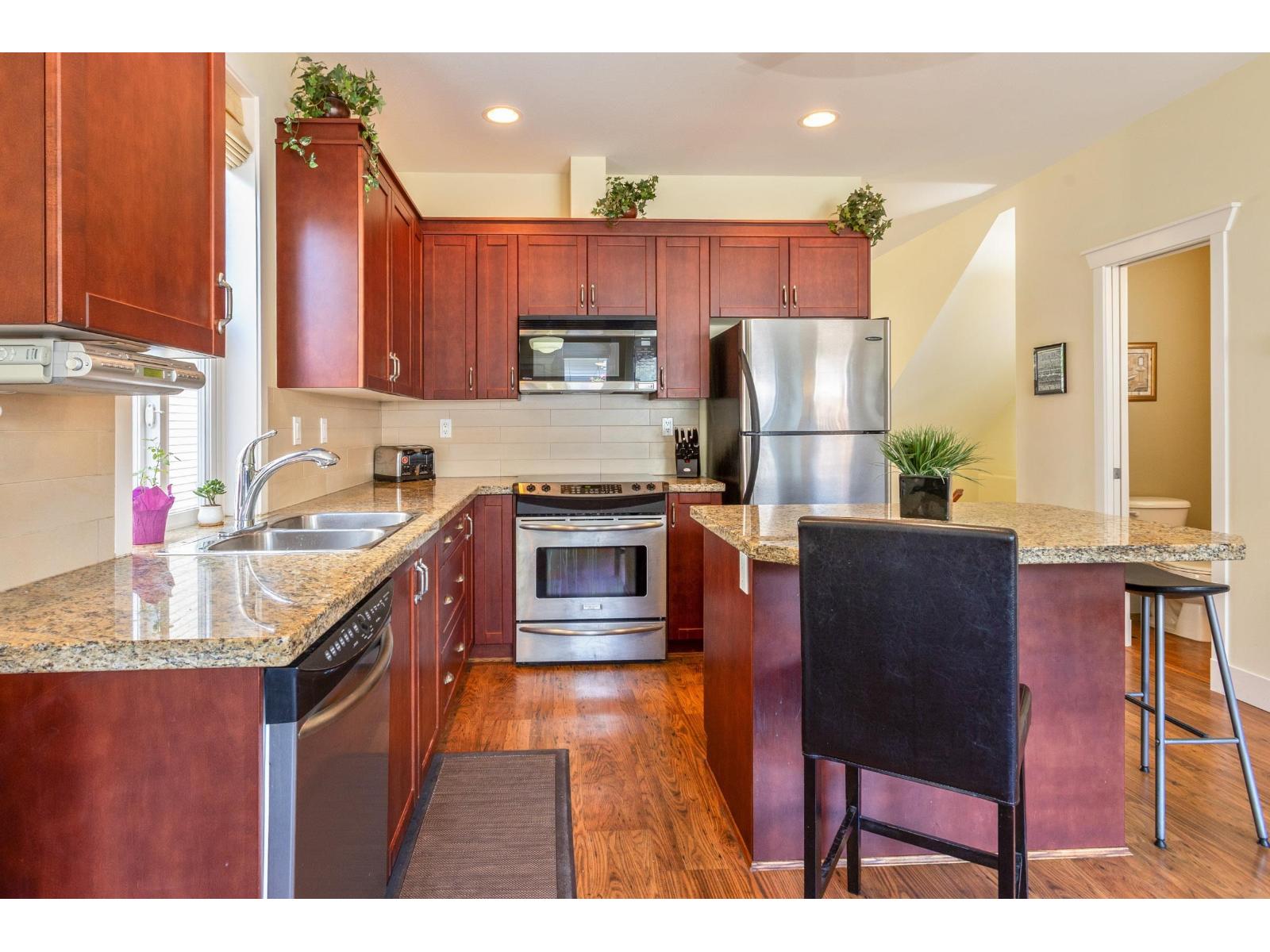 3 Bed, 3 Bath House for Sale in Surrey – 6880 190 STREET, Surrey - Image 16