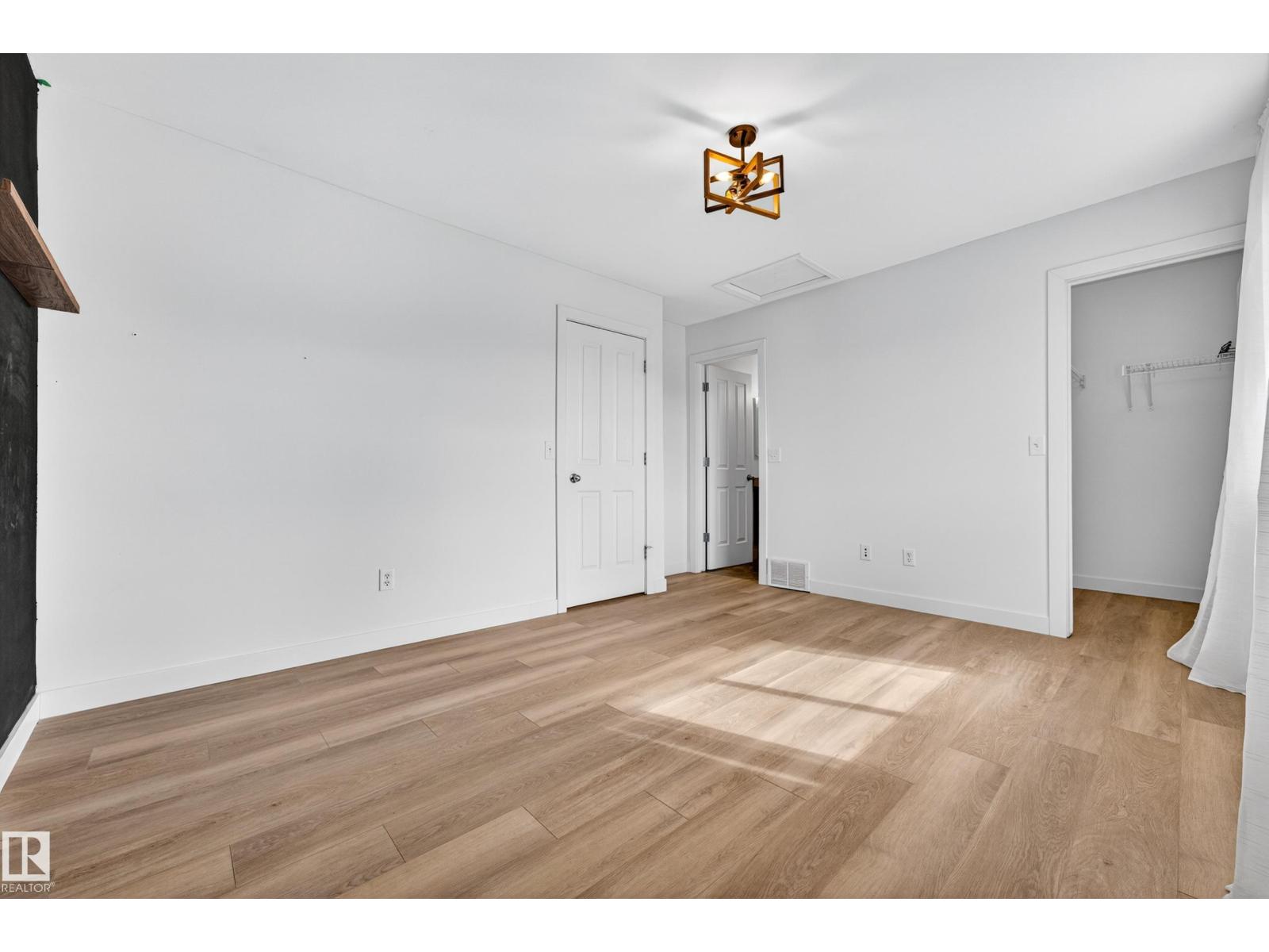 5915 SOUTH TERWILLEGAR BV NW - 32