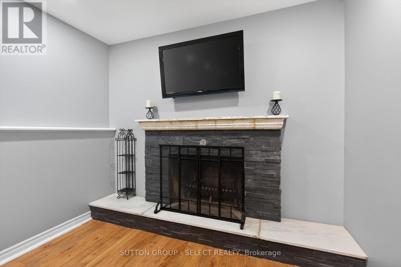 45 UPPER AVENUE - 14