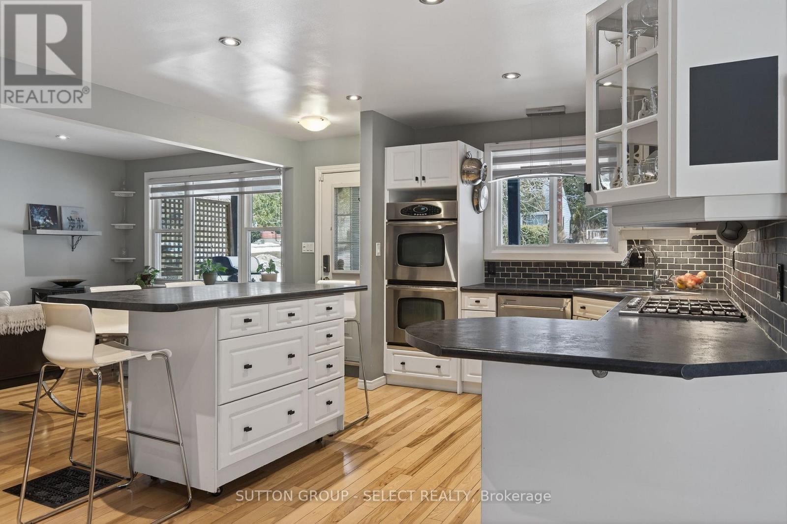 45 UPPER AVENUE - 4