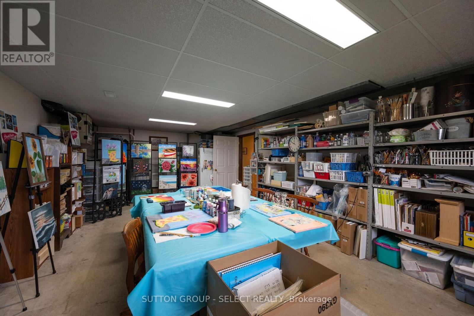 77242 LONDON ROAD - 23