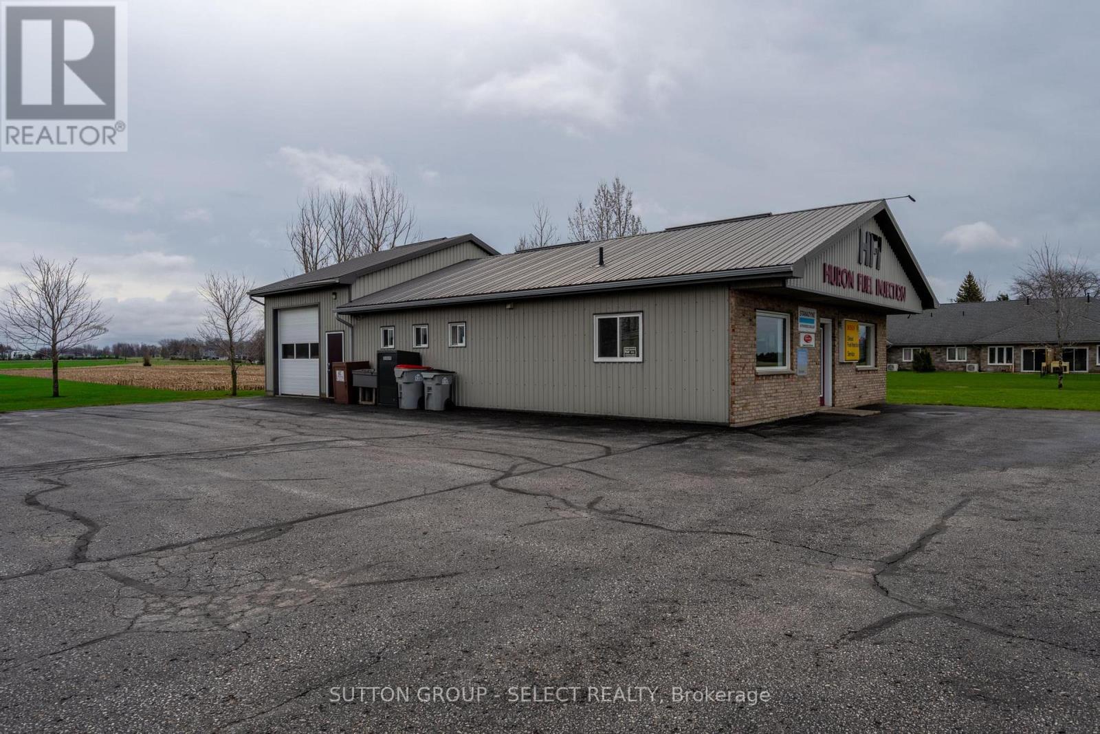 77242 LONDON ROAD - 28