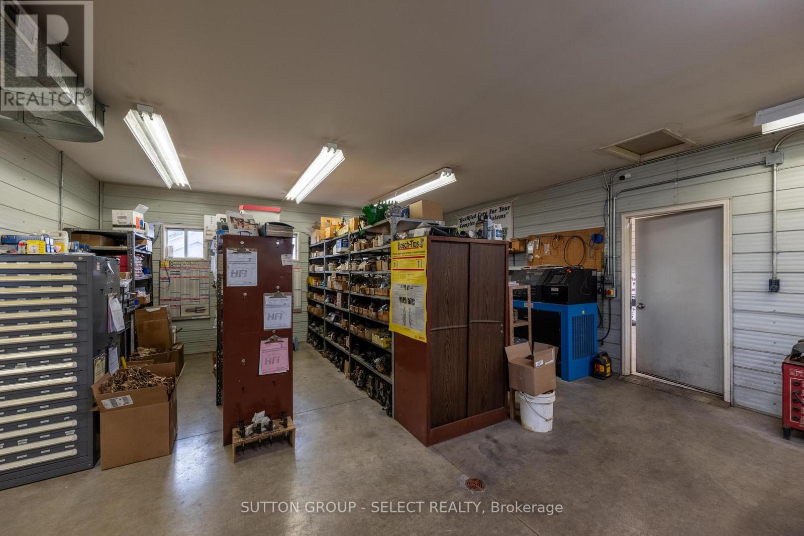 77242 LONDON ROAD - 33