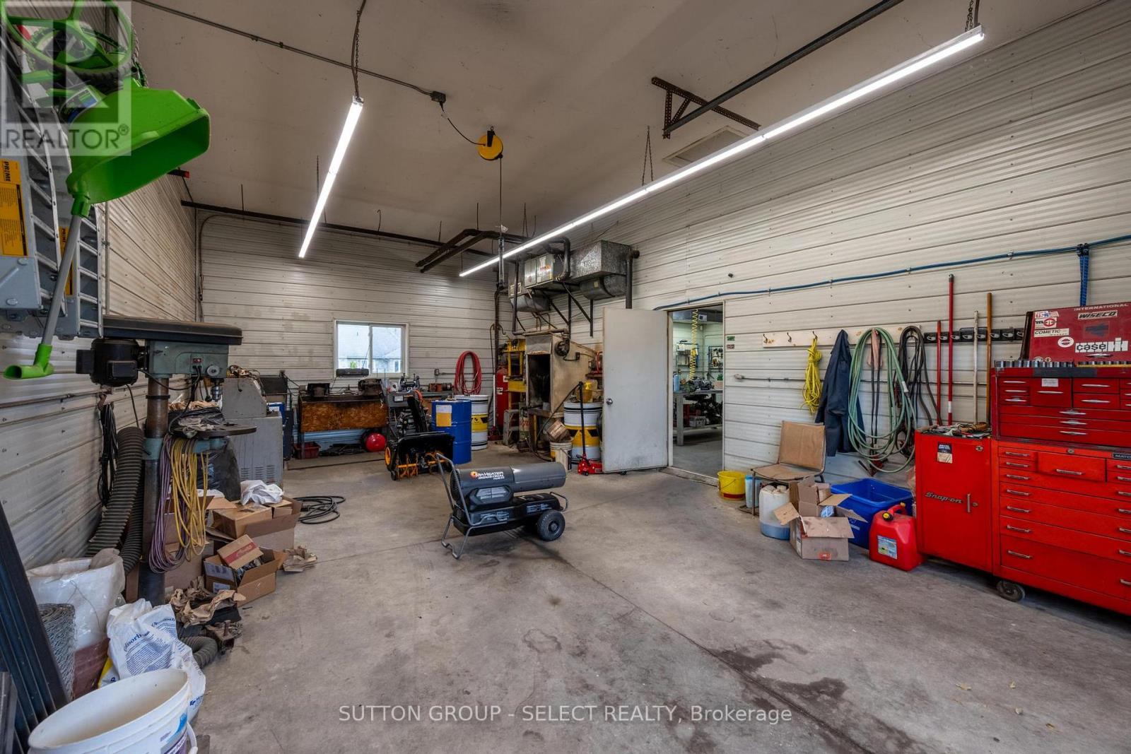 77242 LONDON ROAD - 34