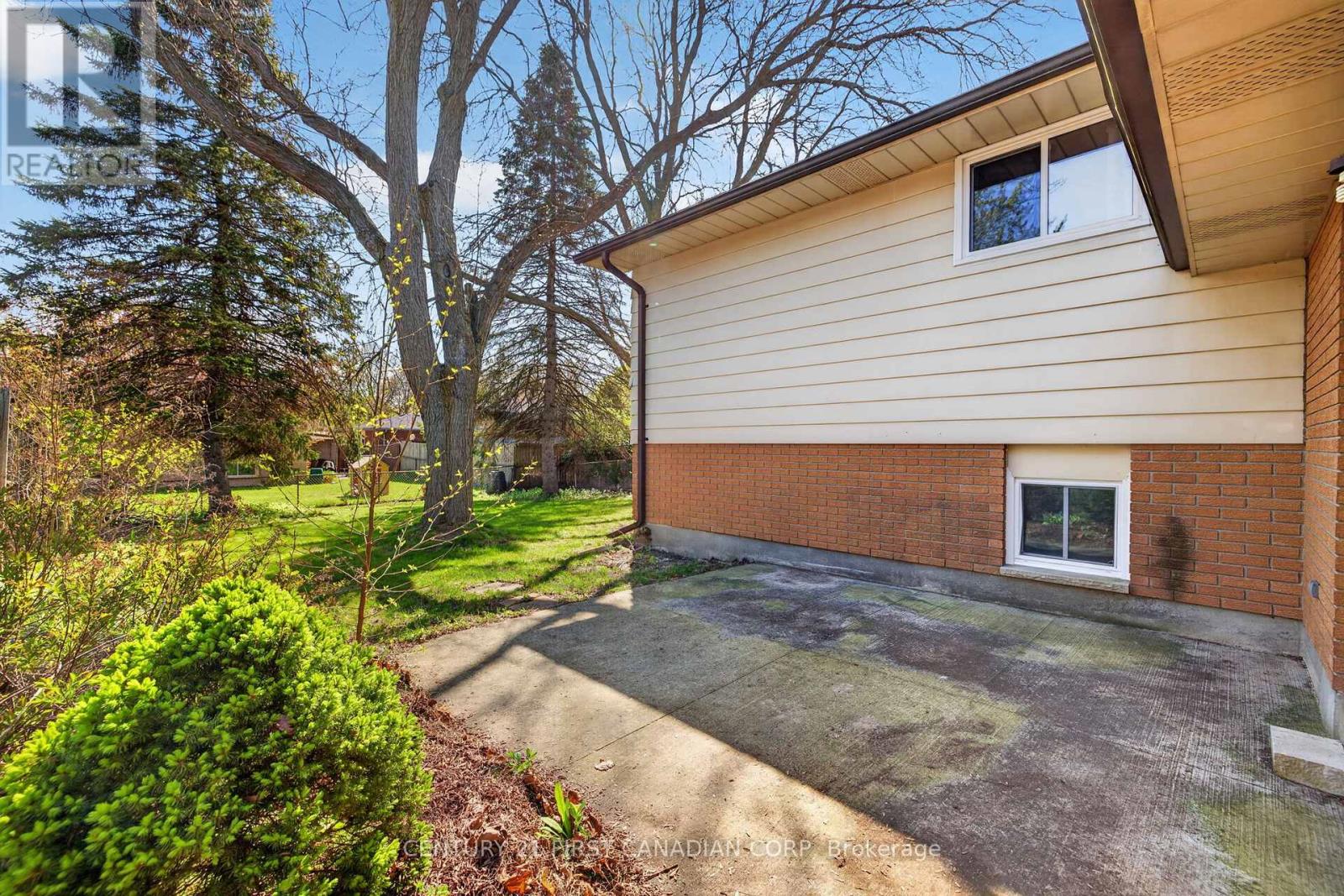 320 BLUE FOREST DRIVE - 31