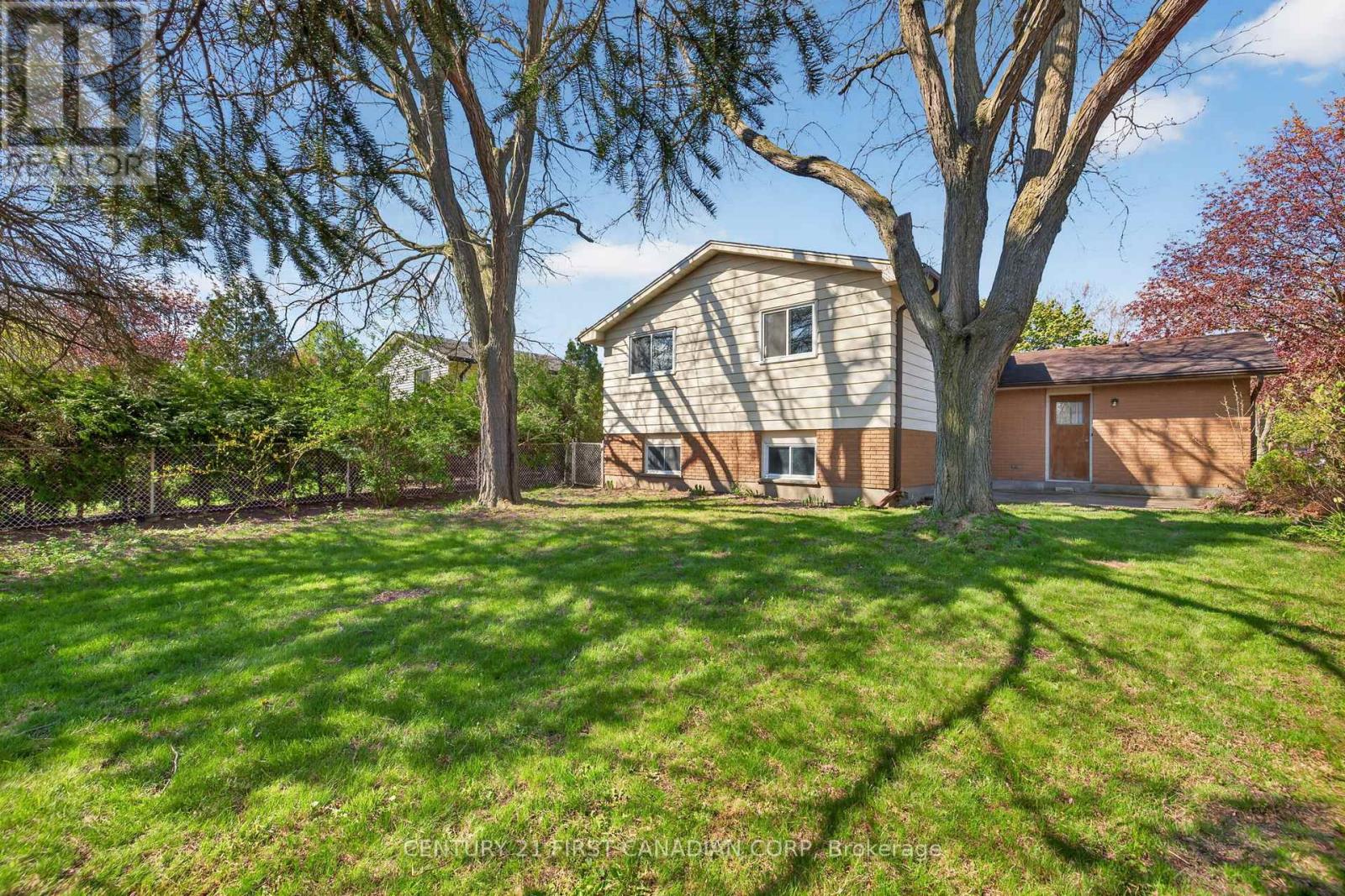 320 BLUE FOREST DRIVE - 35