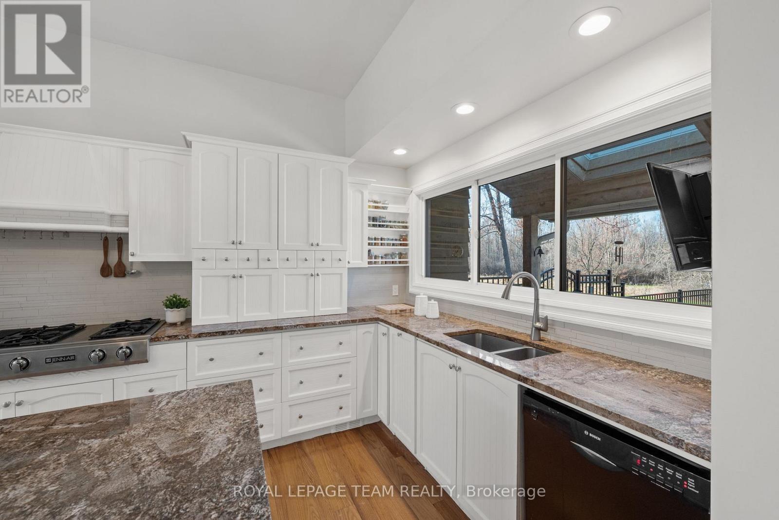 278 JOHN ASELFORD DRIVE - 18