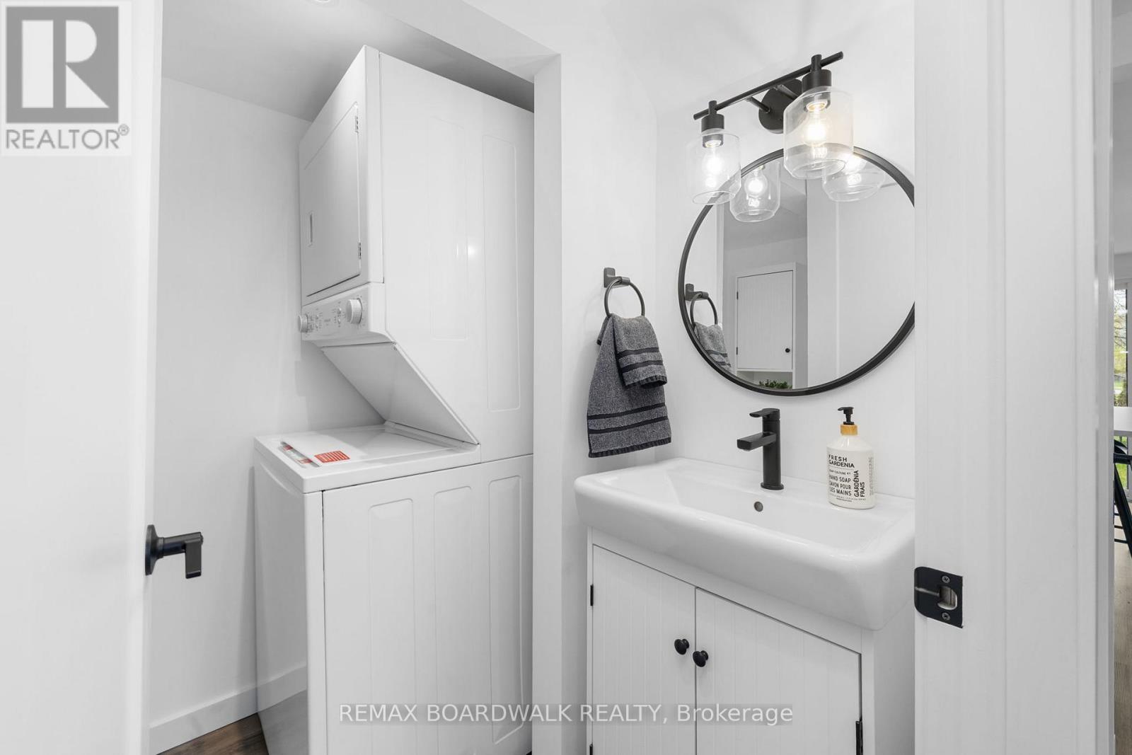 45 DRUMMOND STREET W - 35