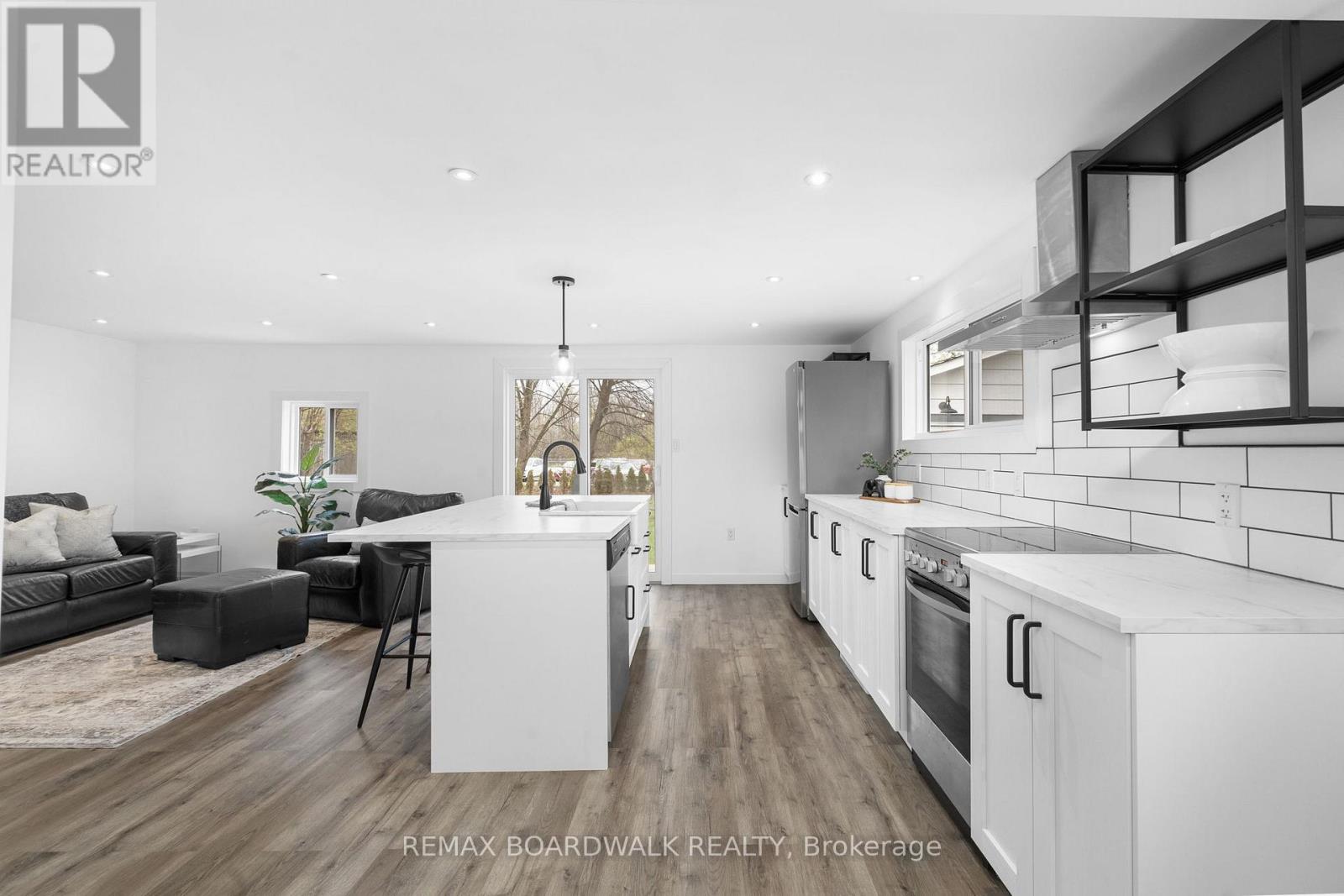 45 DRUMMOND STREET W - 36