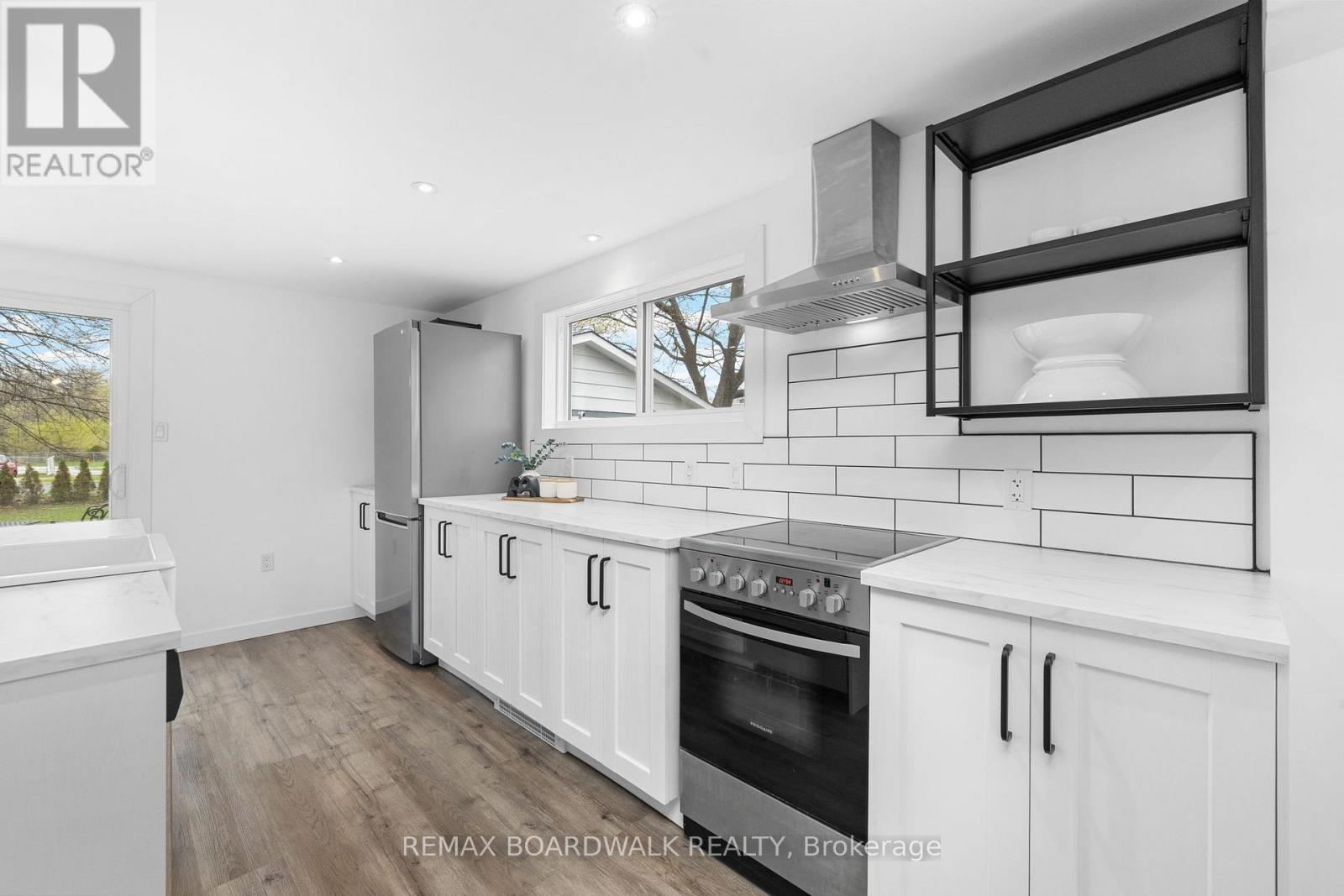 45 DRUMMOND STREET W - 37