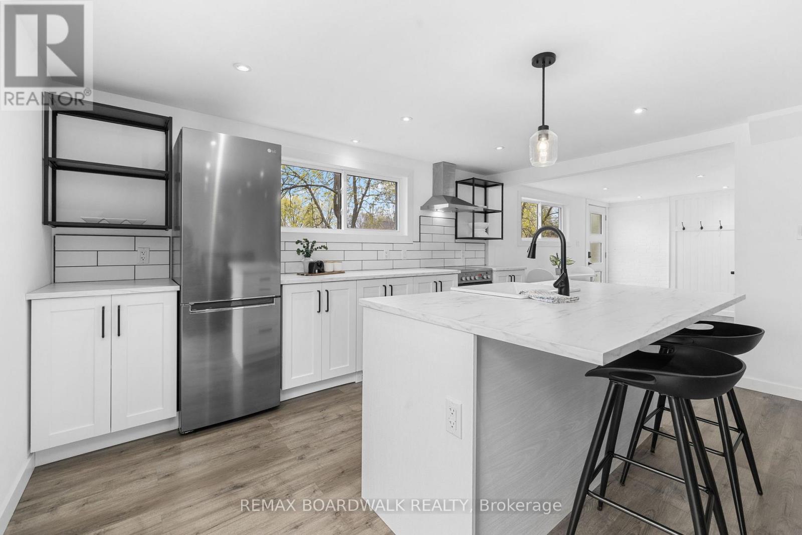45 DRUMMOND STREET W - 39