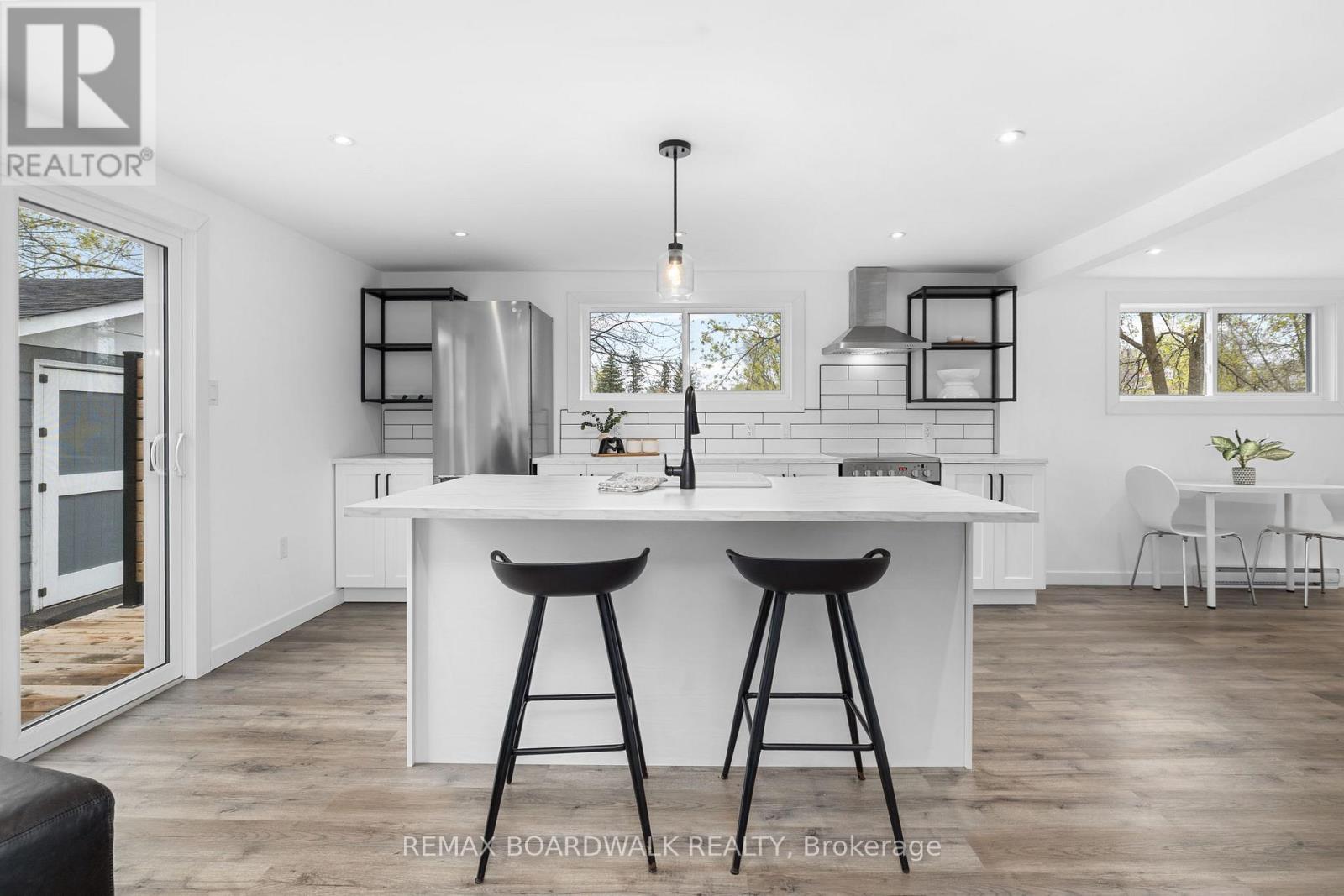 45 DRUMMOND STREET W - 40
