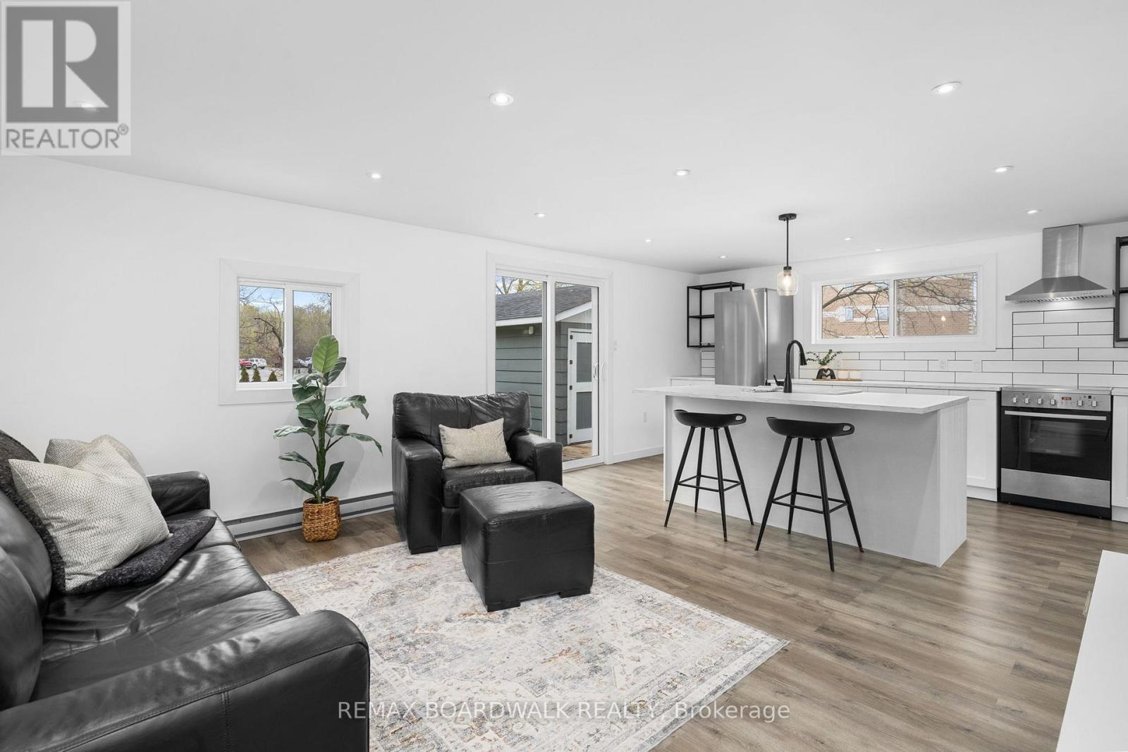 45 DRUMMOND STREET W - 41