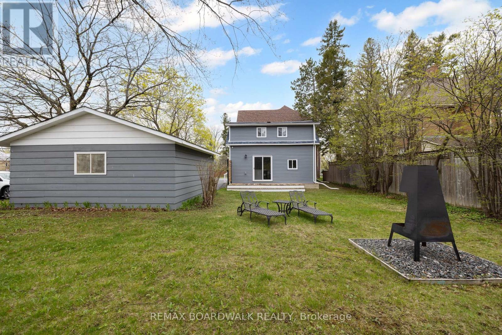 45 DRUMMOND STREET W - 46