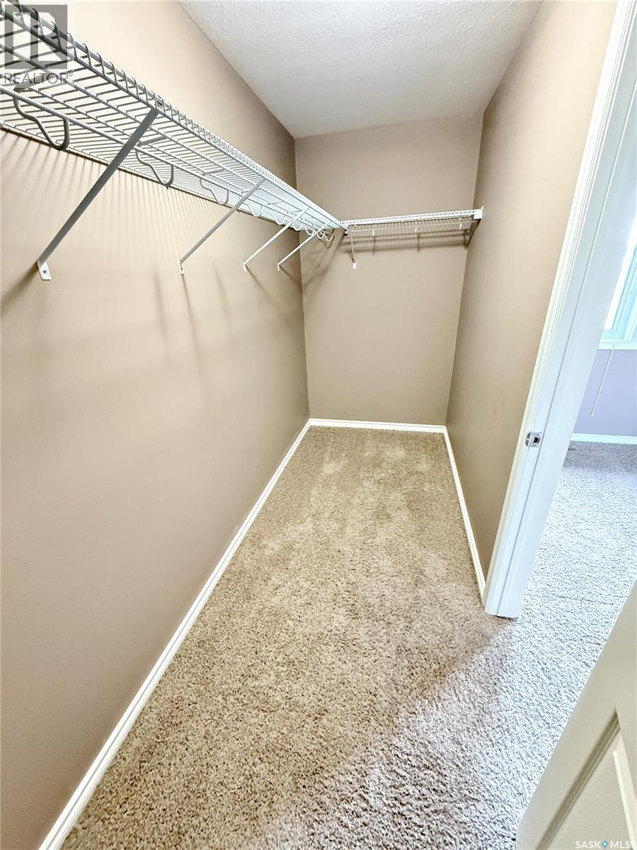 #602 Barber CRESCENT - 16