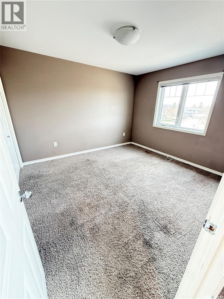#602 Barber CRESCENT - 18
