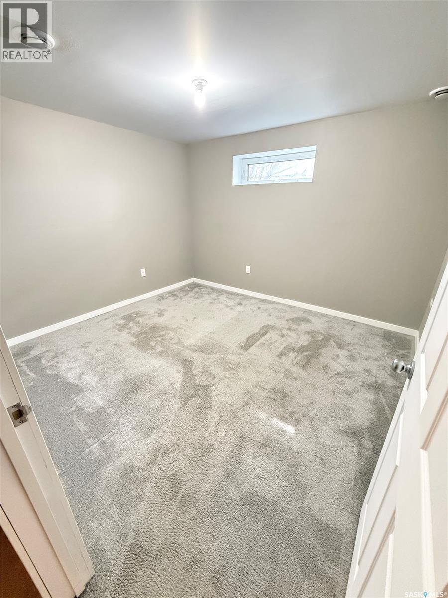 #602 Barber CRESCENT - 21