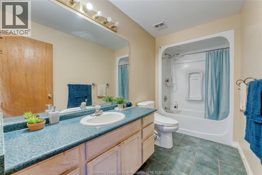 4340 ST. CLAIR AVENUE, LaSalle, Ontario, N9H1G1 — Photo 2