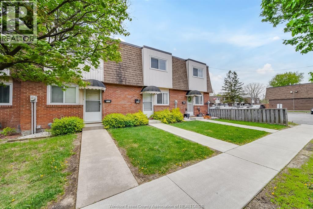 5486 LASSALINE, Windsor, Ontario, N8T1B1 — Photo 3