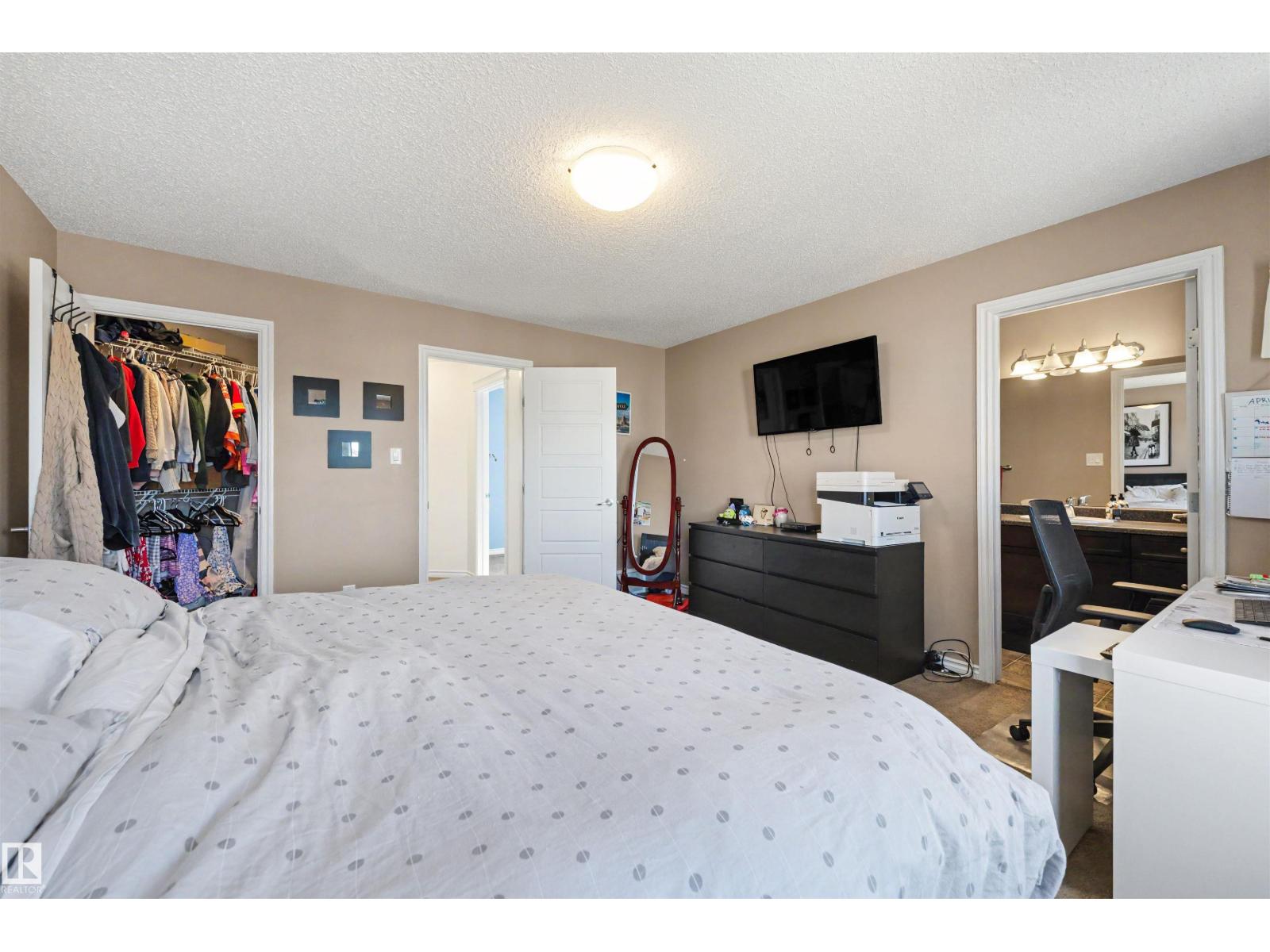 6115 18 AV SW - 14