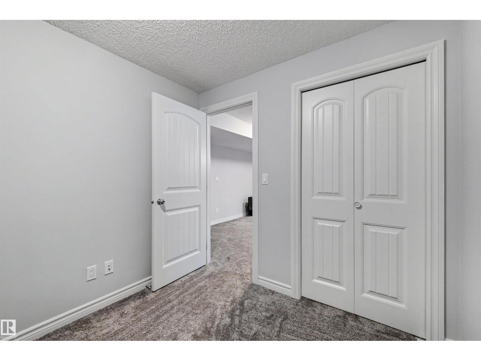 6115 18 AV SW - 24