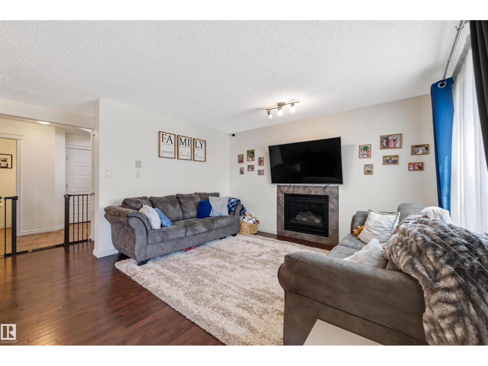 6115 18 AV SW - 8