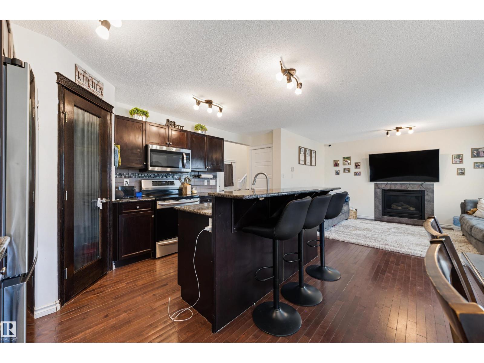 6115 18 AV SW - 4