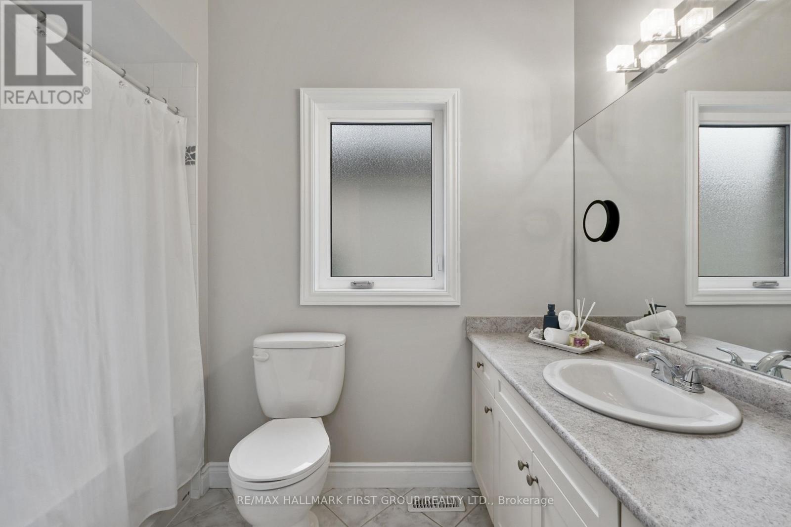 489 FOOTE CRESCENT - 24